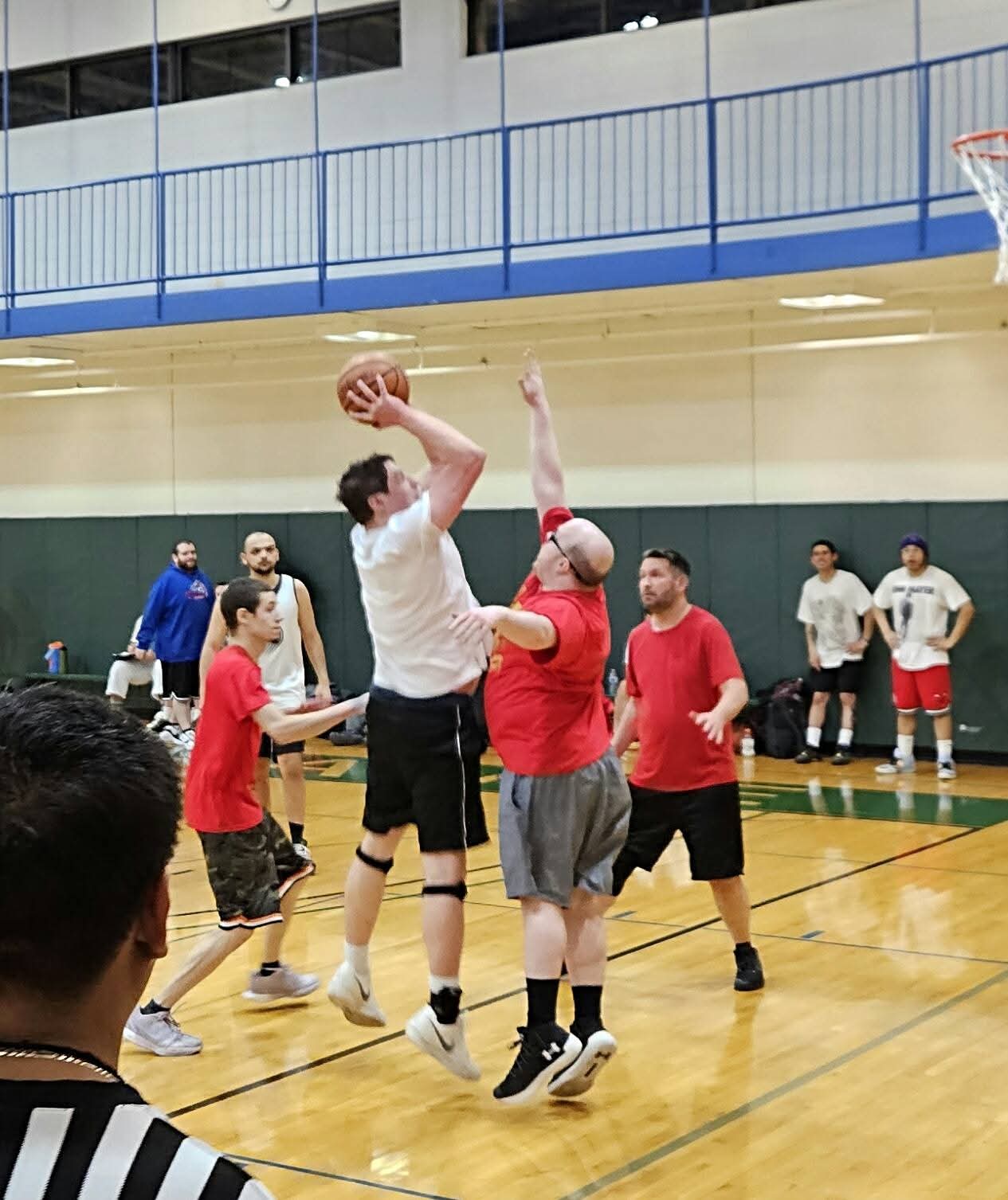 Keith Reschak scoring in the post versus the Warriors.